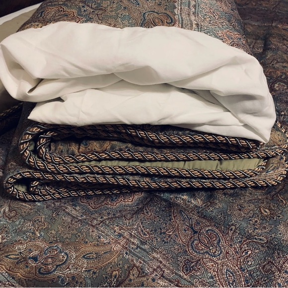 Queen Comforter Set Croscill Gold Paisley Sham Bedskirt 3 Decorative Pillows 7pc - Picture 11 of 16